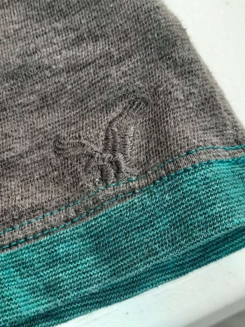 American Eagle Men's Large Striped Pocket T-Shirt Gray Teal Casual Preppy Retro - Picture 4 of 8
